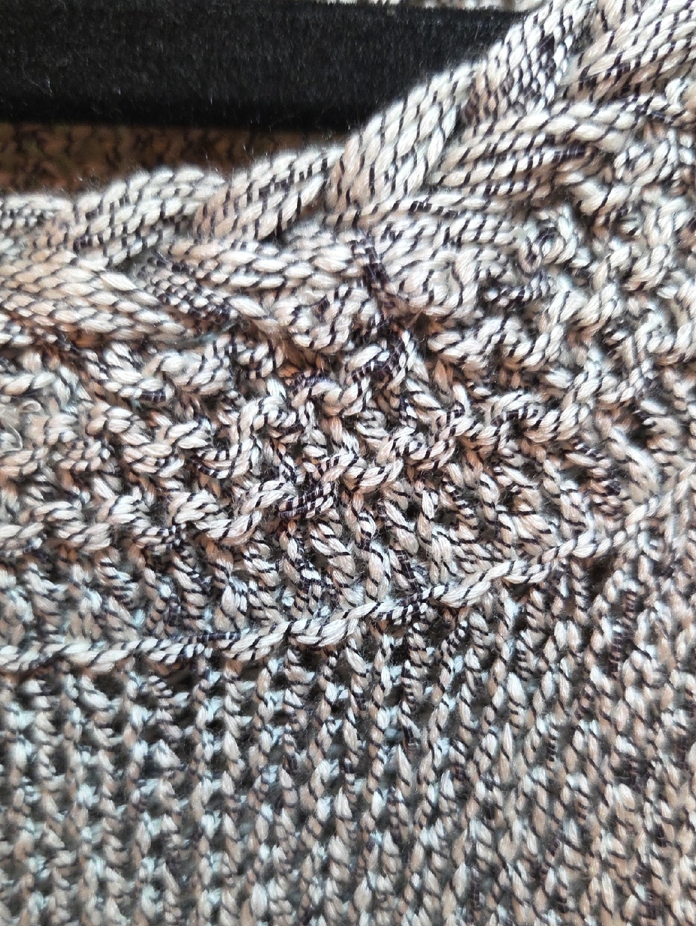 Cable & Gauge Black & White Marled Short Sleeve Sweater - Picture 3 of 6